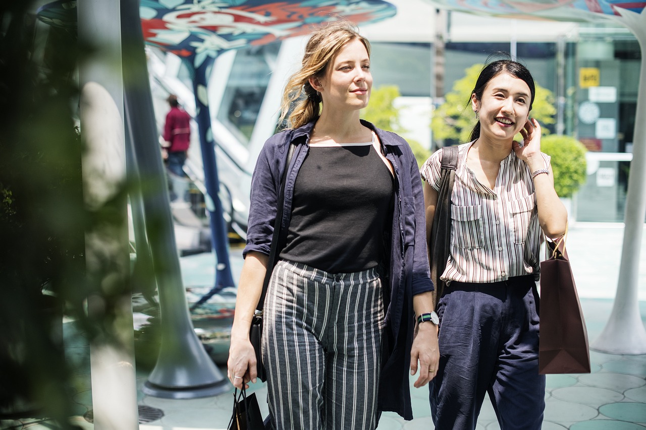 初秋时尚潮流指南，最新初秋款穿搭指南与时尚趋势解析