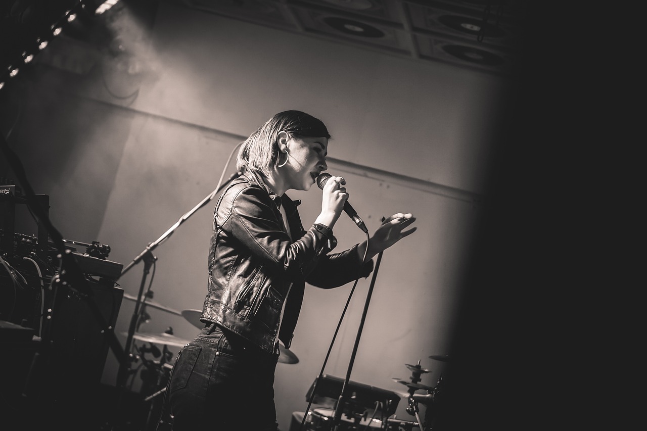 最新英超歌曲，赛场上的激情旋律