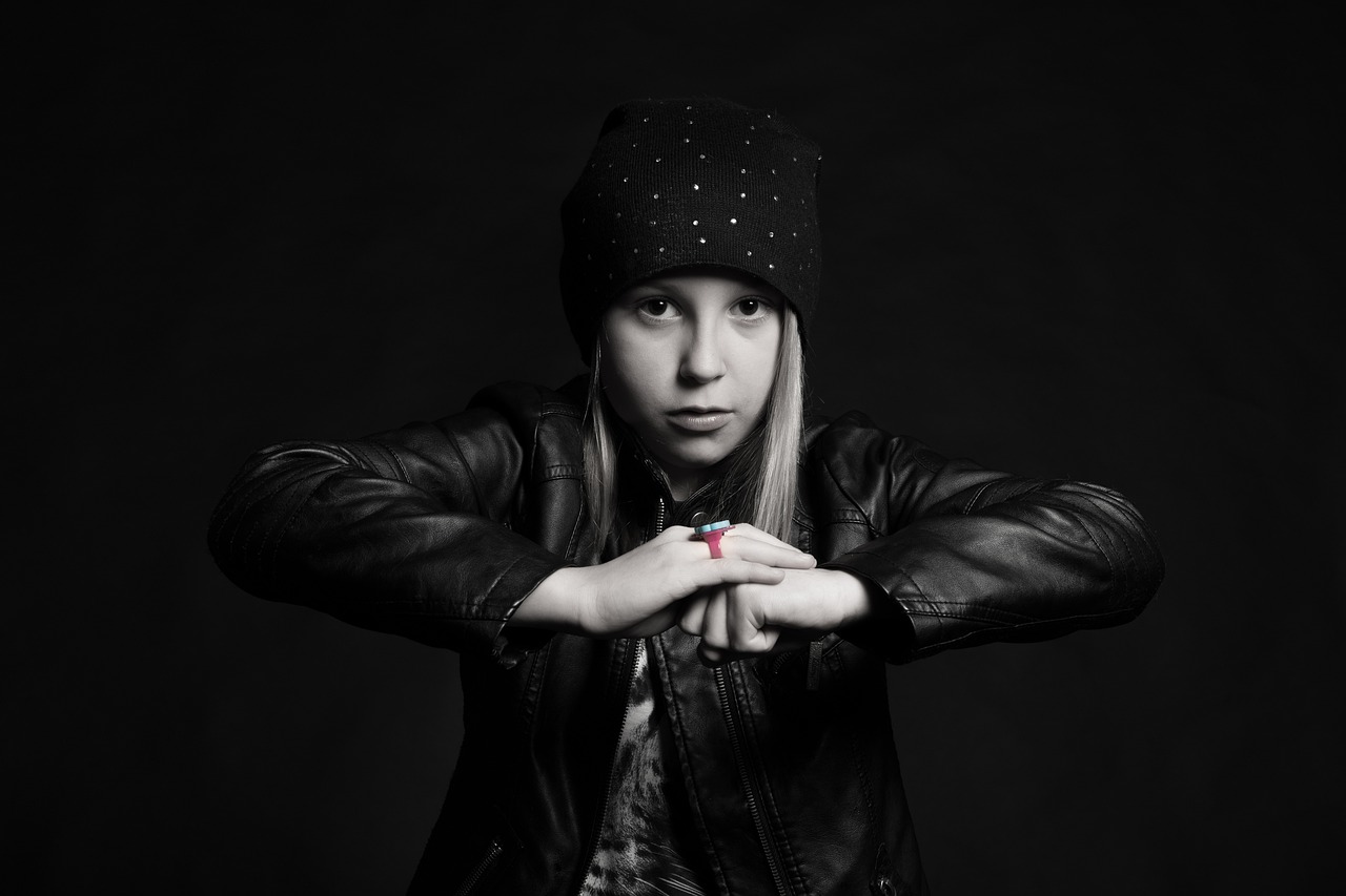 杨洋最新寸头造型，时尚魅力的全新演绎