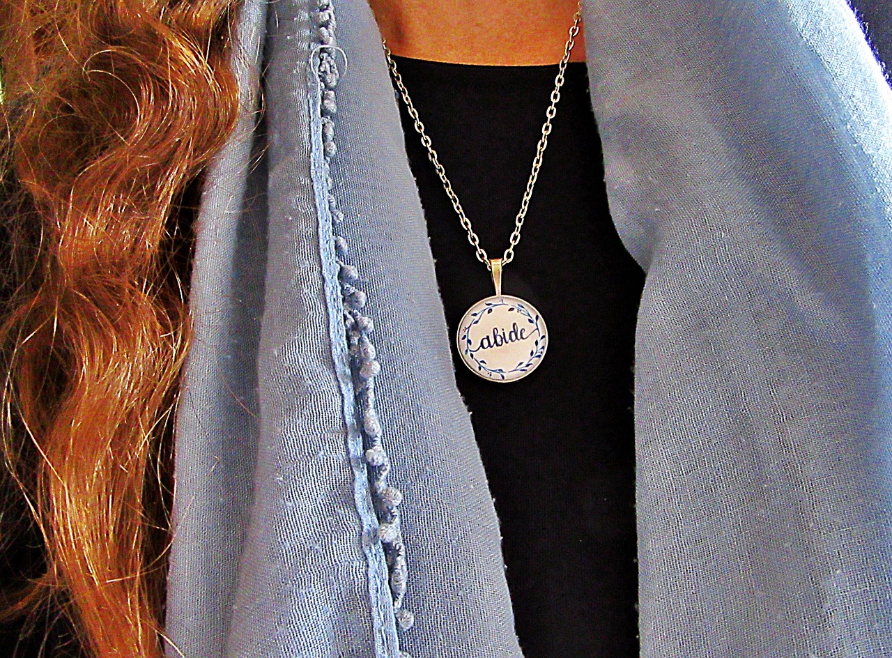 最新珍珠手链款式，时尚与经典的完美融合