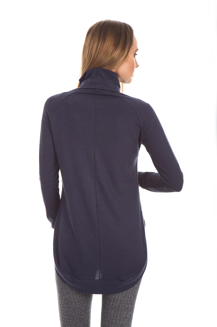 革新设计引领时尚潮流，最新型雨衣亮相！