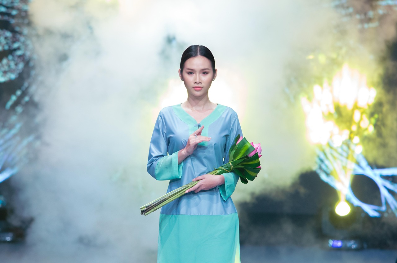 时尚与传统交融,最新红色秀禾的完美呈现