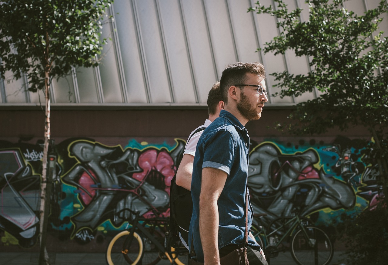 包贝尔新作品，勇敢探索艺术边界的影视佳作