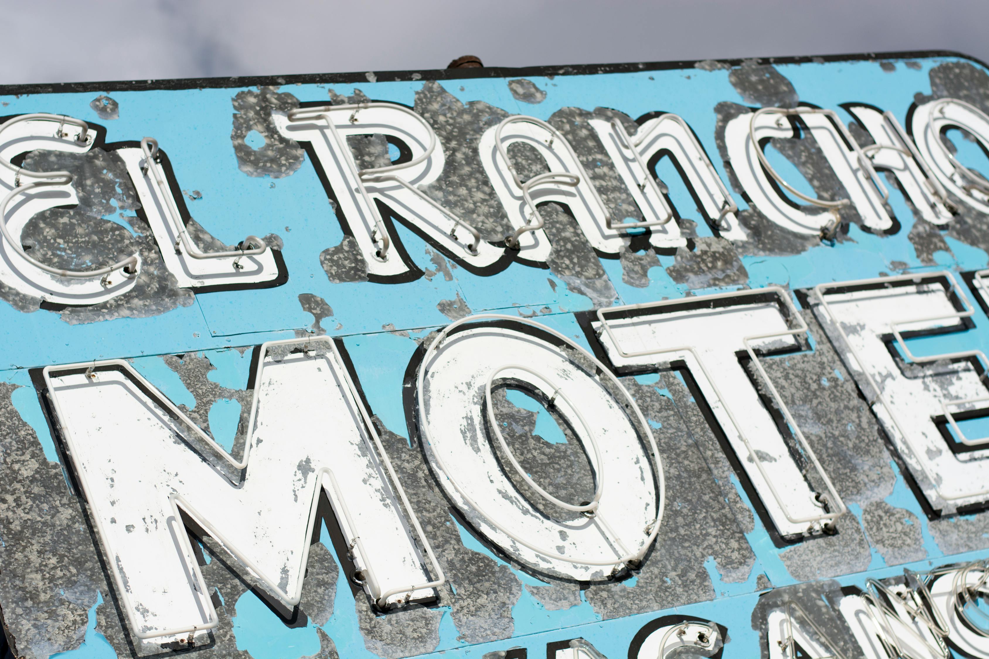 电视演变之旅,从黑白到彩色,从模拟到智能的发展