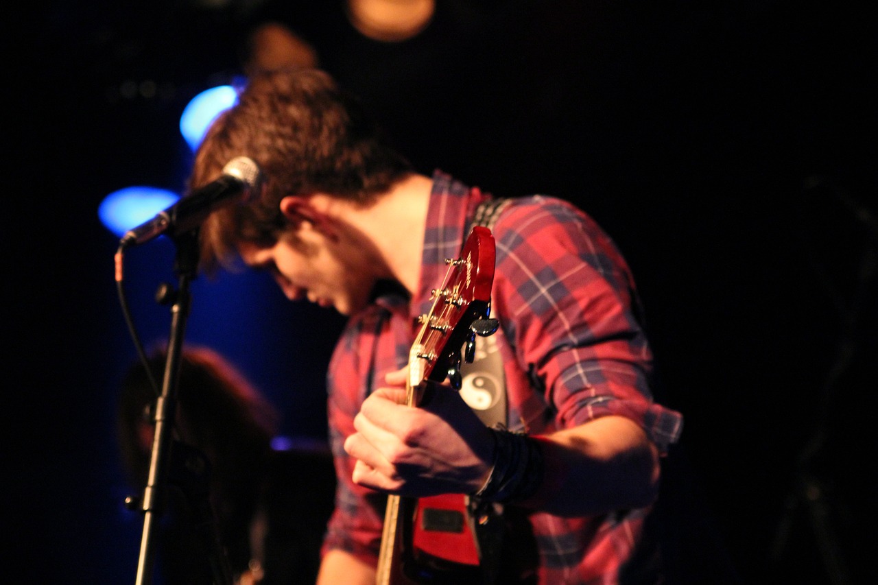 四月银幕之星,欧豪电影展现热血风采