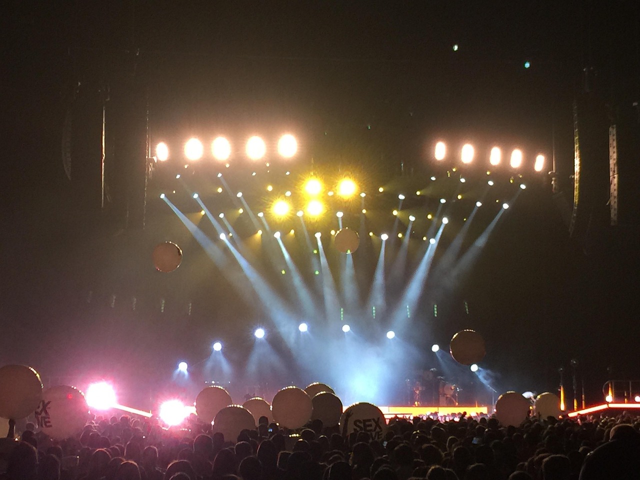 探索四月最新网络音乐视频，科技与音乐的融合之美