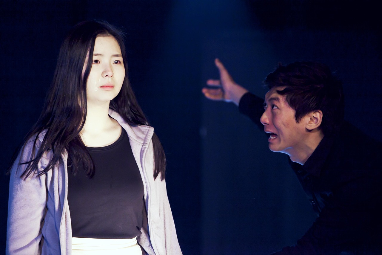 五月出轨图片揭示现实，引发婚姻伦理反思