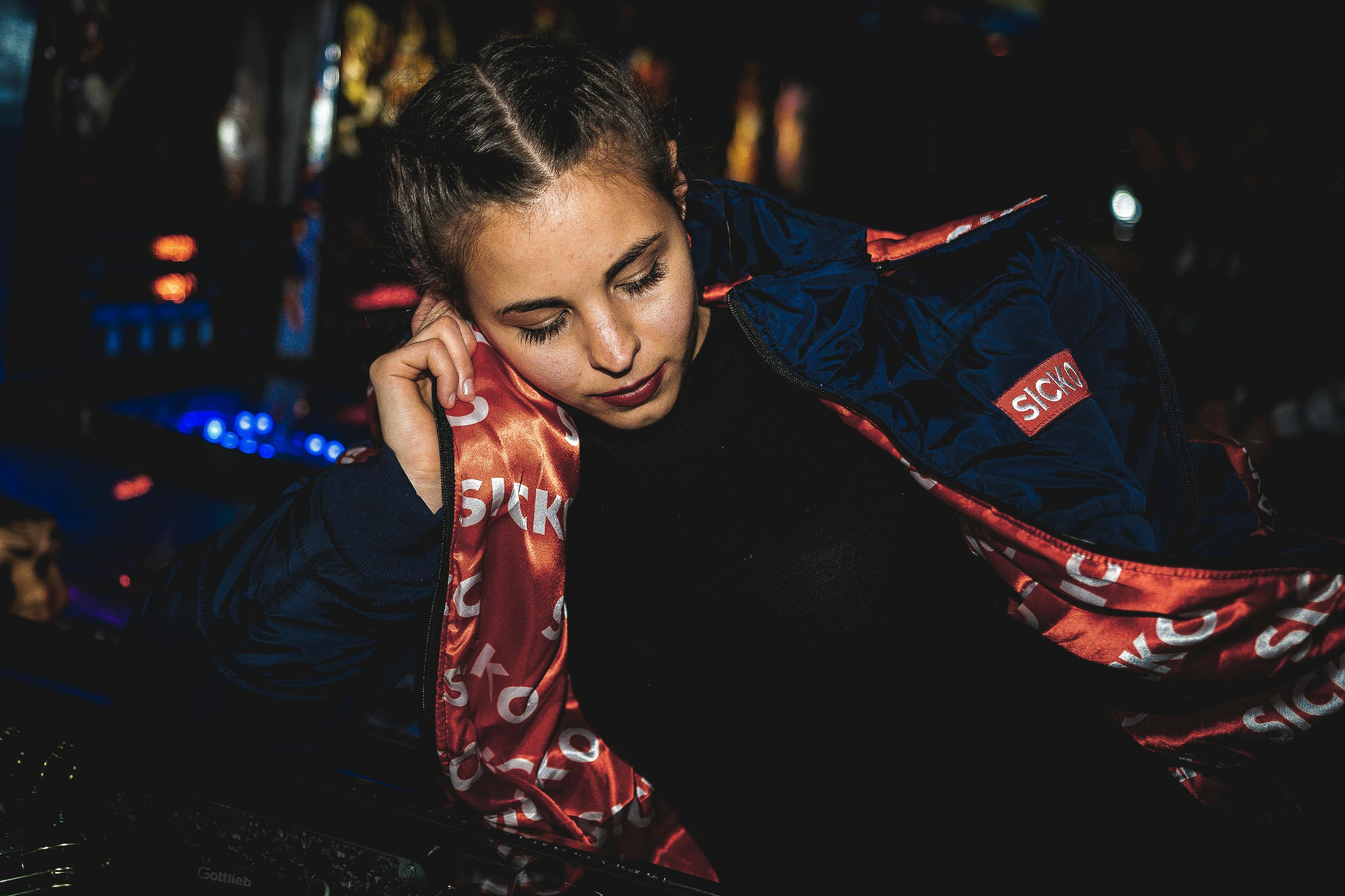 五月秋霞，成人电影的魅力探索