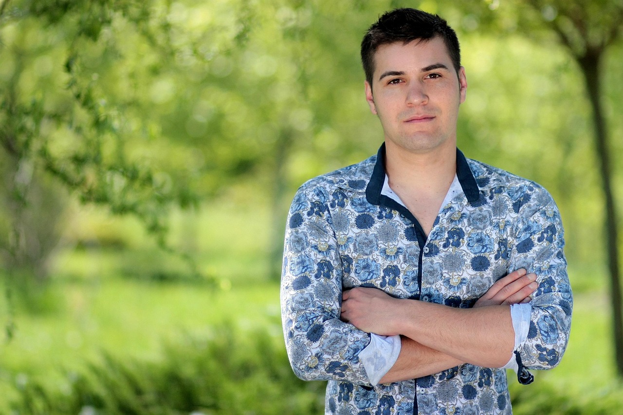 五月香港离世的璀璨之星，老演员的生命颂歌