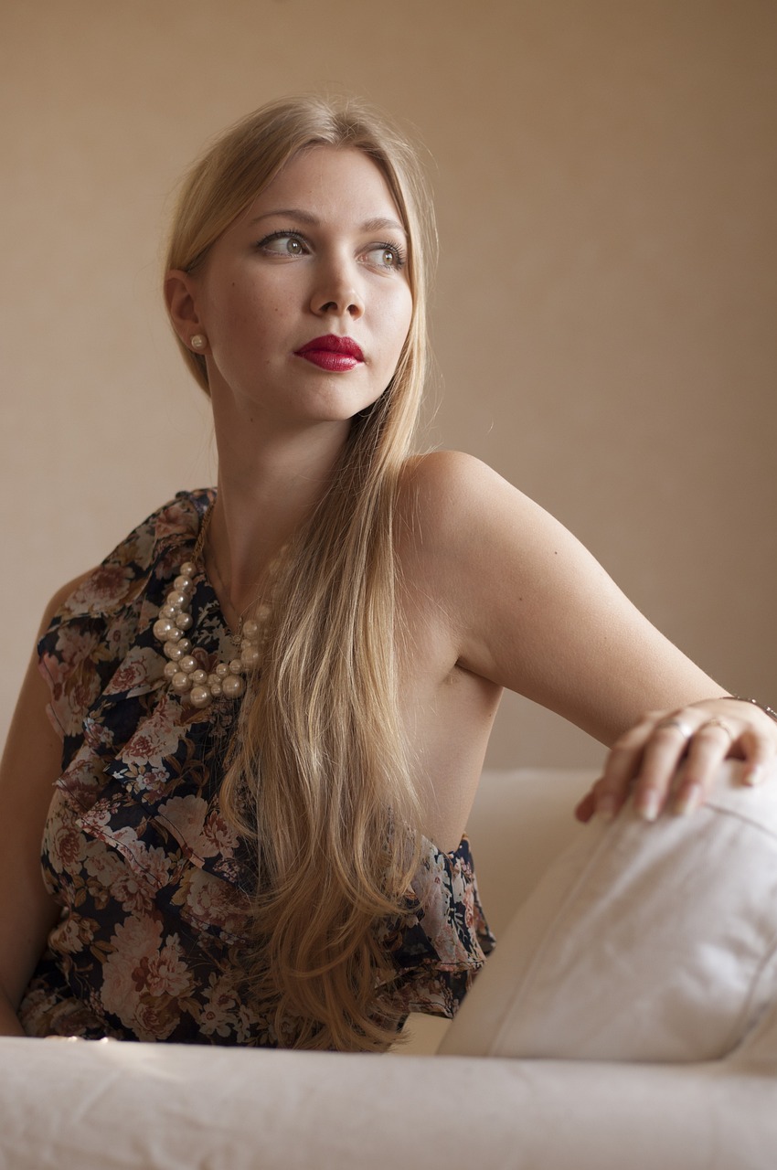 五月明星腋毛,时尚潮流还是自然展现的争议?