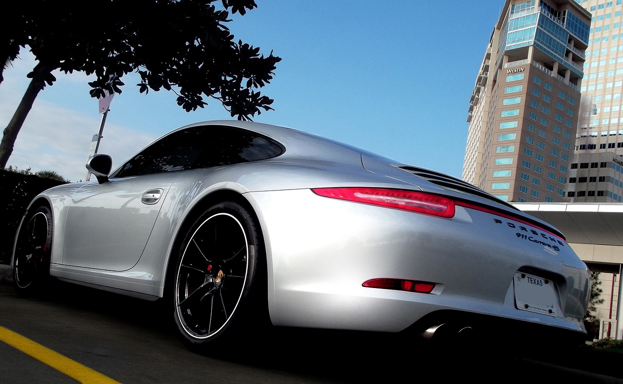 华为汽车新款探索未来驾驶体验与价格平衡，售价揭晓 2022年新款车型亮相